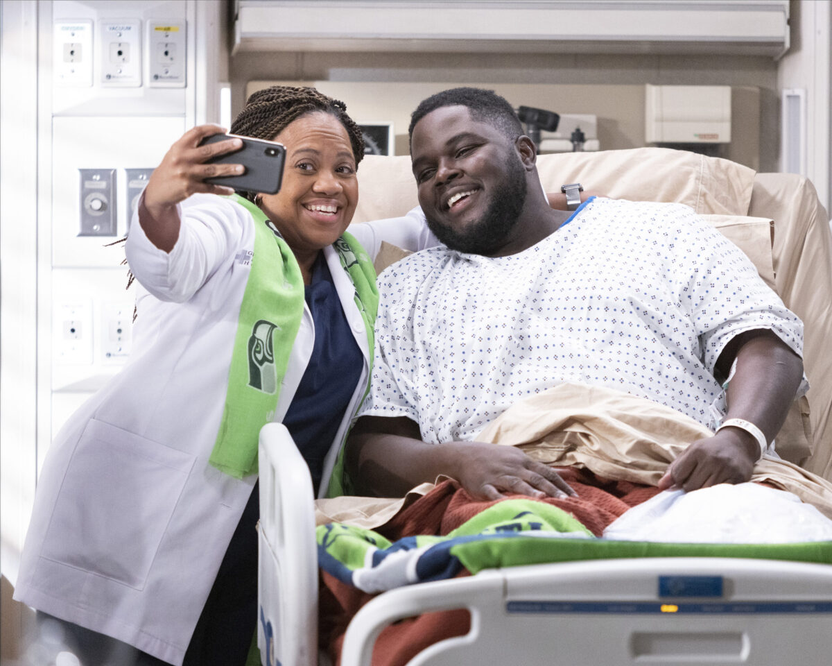 Grey's Anatomy Season 19 Episode 8: All Star CHANDRA WILSON, CATFISH JEAN | Tell-Tale TV Grey's Anatomy Season 19 Episode 8: All Star CHANDRA WILSON, CATFISH JEAN