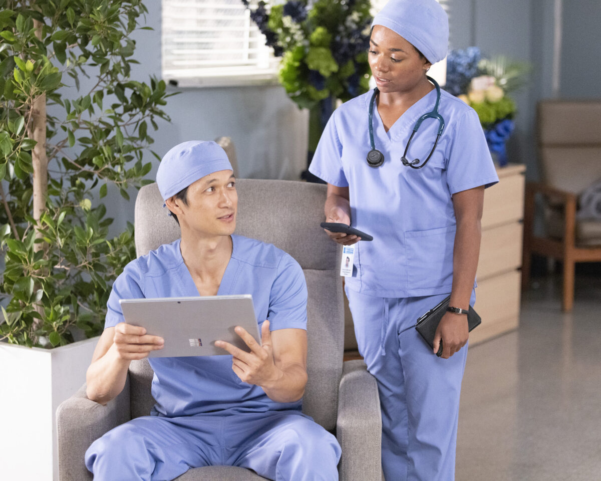 Grey's Anatomy Season 19 Episode 8: All Star HARRY SHUM JR., ALEXIS FLOYD | Tell-Tale TV Grey's Anatomy Season 19 Episode 8: All Star HARRY SHUM JR., ALEXIS FLOYD