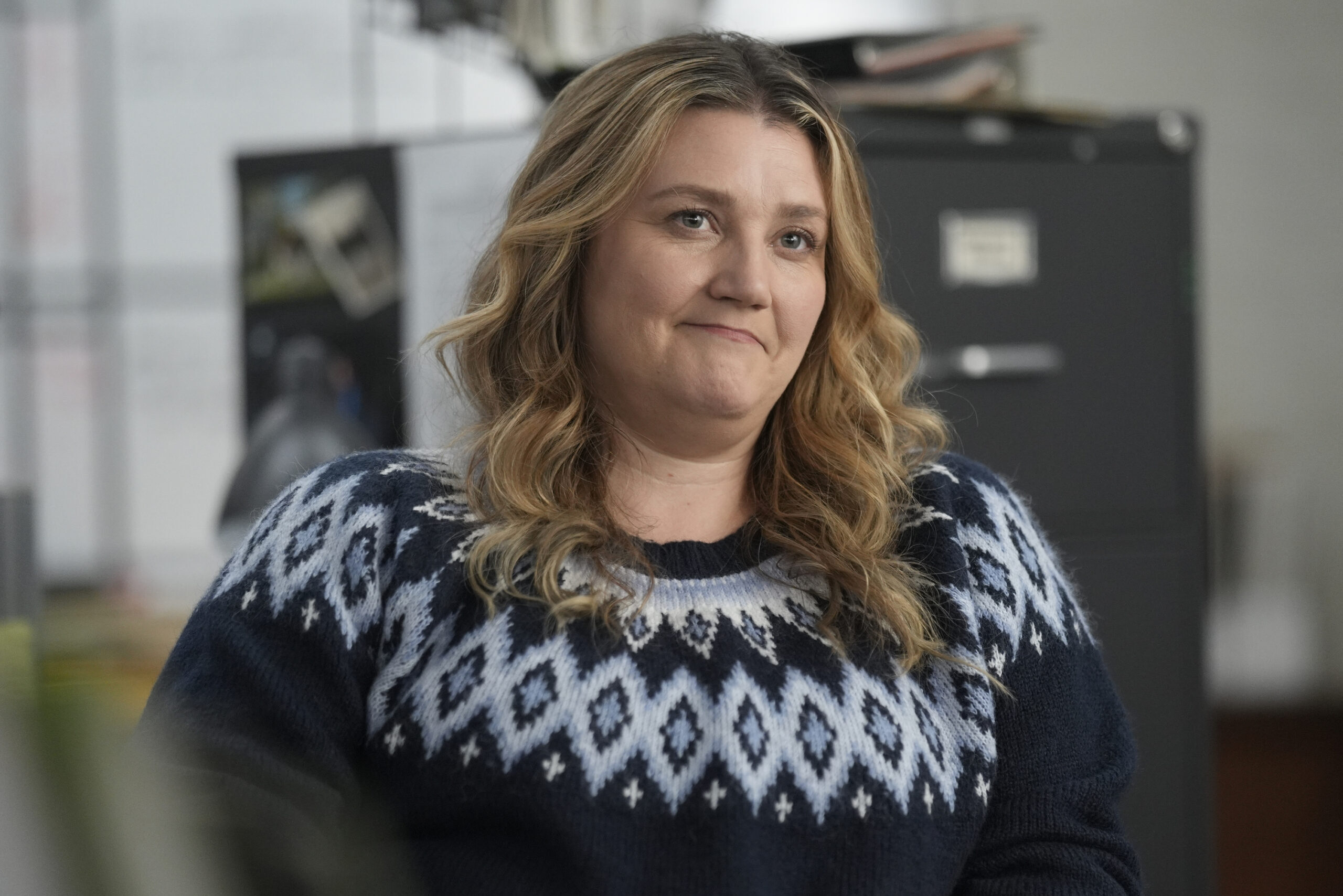 Alaska Daily Season 1 Episode 8 - MEREDITH HOLZMAN | Tell-Tale TV Alaska Daily Season 1 Episode 8 - MEREDITH HOLZMAN