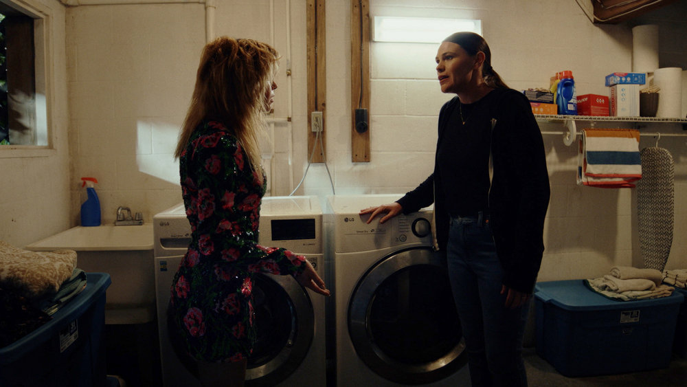 Poker Face - Season 1 Episode 10 - Natasha Lyonne and Clea DuVall | Tell-Tale TV Poker Face - Season 1 Episode 10 - Natasha Lyonne and Clea DuVall