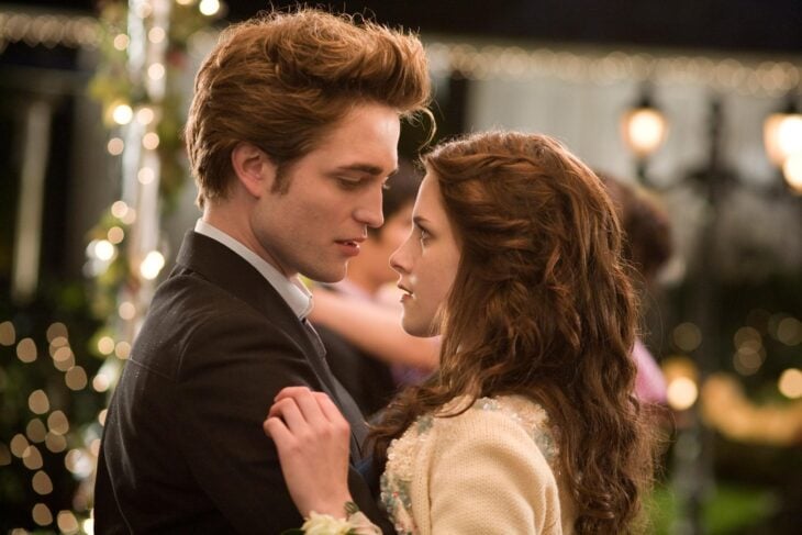 Twilight film - Robert Pattinson as Edward Cullen and Kristen Stewart as Bella Swan