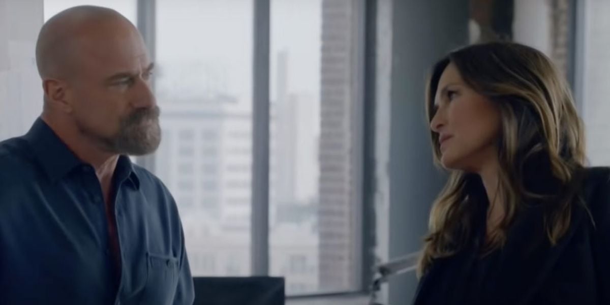 Elliot Stabler and Olivia Benson looking at each other.