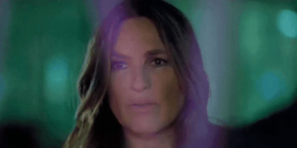 Olivia Benson standing in front of a green background.