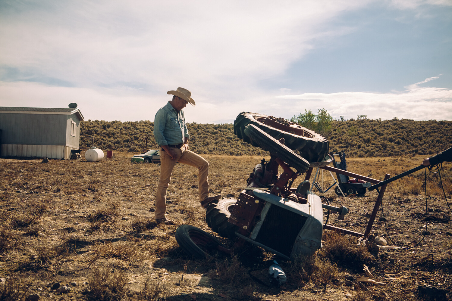 Yellowstone Season 1 Episode 2, Kill the Messenger | Tell-Tale TV Yellowstone Season 1 Episode 2, Kill the Messenger