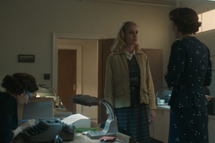 Lessons in Chemistry Season 1 Episode 3, "Living Dead Things" (Cropped)