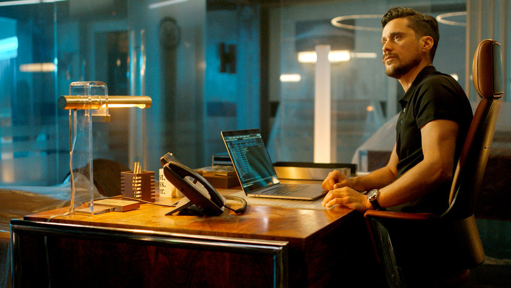 Still from Quantum Leap Season 2 Episode 2 "Ben & Teller" with Peter Gadiot as Tom Westfall.