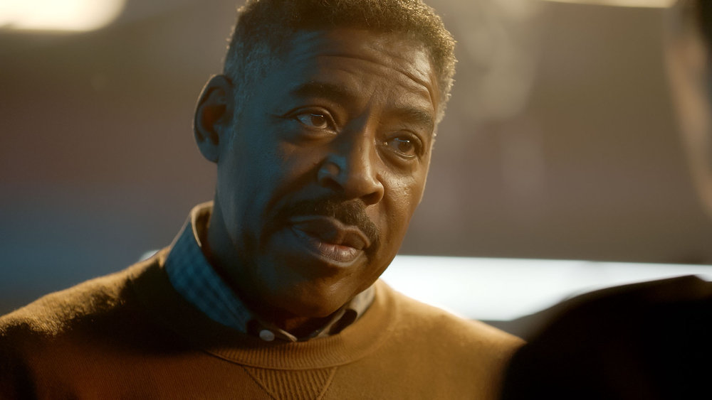 Still from Quantum Leap Season 2 Episode 2 of Ernie Hudson as Magic.