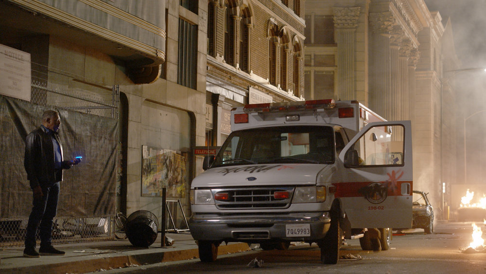 Still from Quantum Leap Season 2 Episode 5 of Ernie Hudson as Magic.