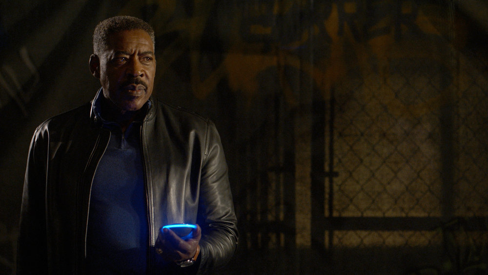 Still from Quantum Leap Season 2 Episode 5 of Ernie Hudson as Magic.