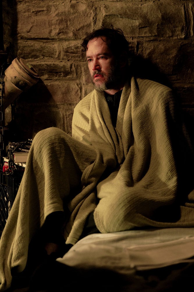 FOUND -- "Missing While Scamming" Episode 109 -- Pictured: Mark-Paul Gosselaar as Sir