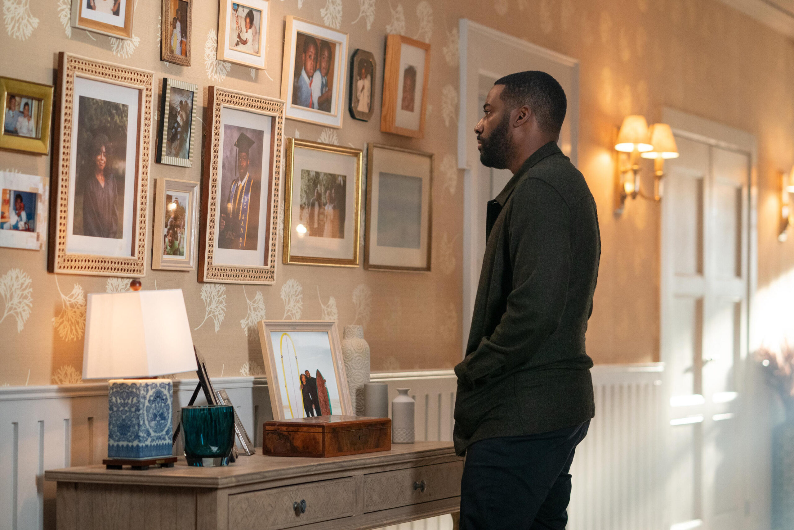 Black Cake sEason 1 Episode 5 - Ashley Thomas | Tell-Tale TV Still from Black Cake Season 1 Episode 5 of Ashley Thomas as Byron.