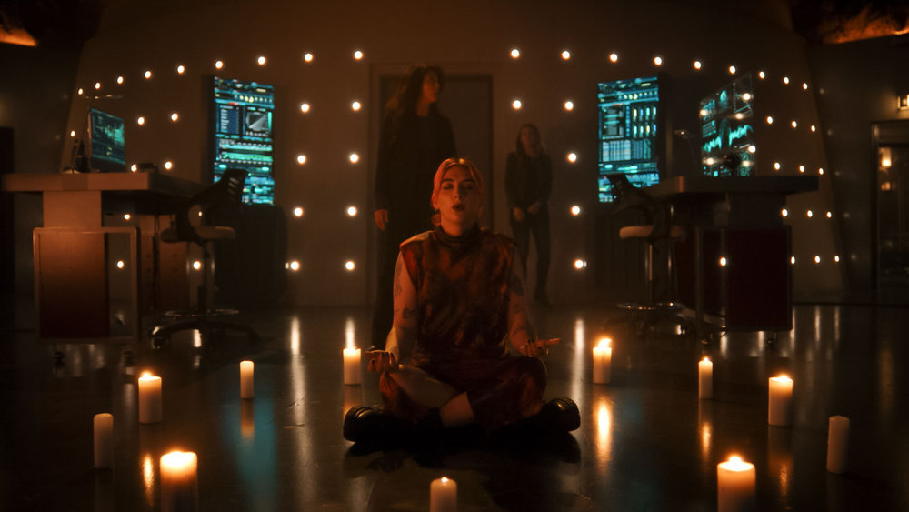 Still from Quantum Leap Season 2 Episode 7 of Nanrisa Lee as Jenn, Mason Alexander Park as Ian, and Caitlin Bassett as Addison pictured from left to right.