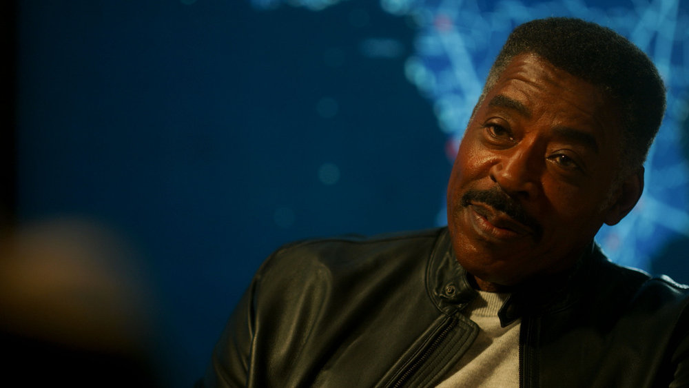 Still from Quantum Leap Season 2 Episode 7 of Ernie Hudson as Magic.