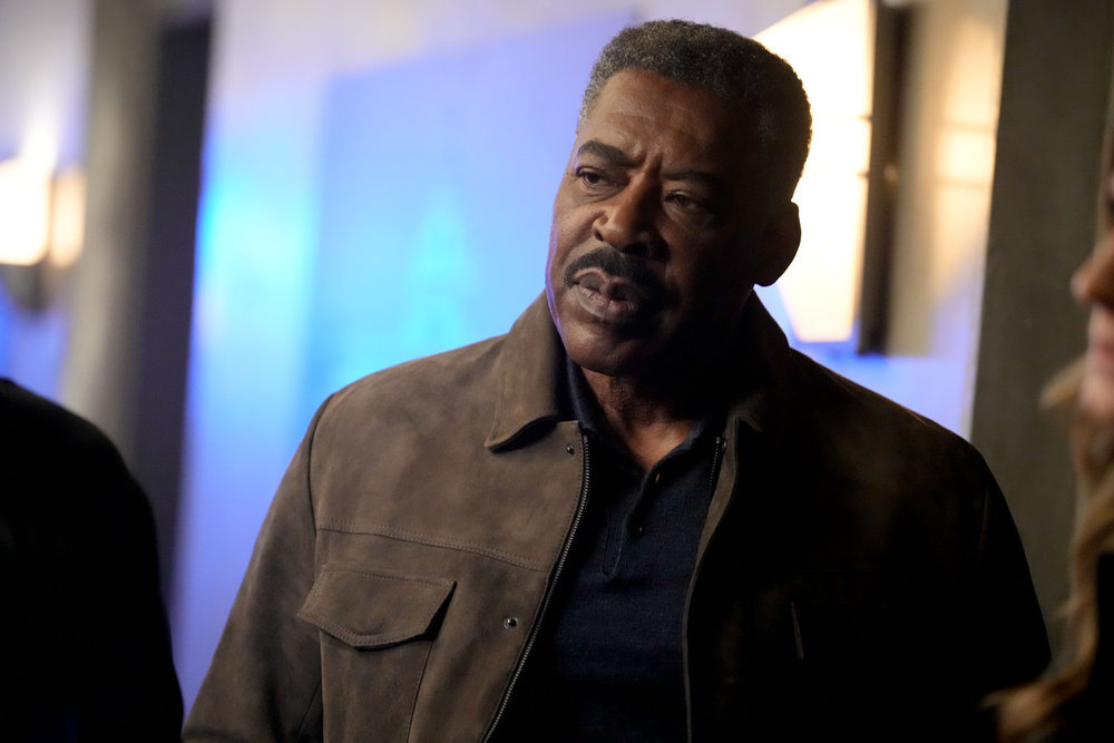 Still from Quantum Leap Season 2 Episode 9 of Ernie Hudson as Magic.