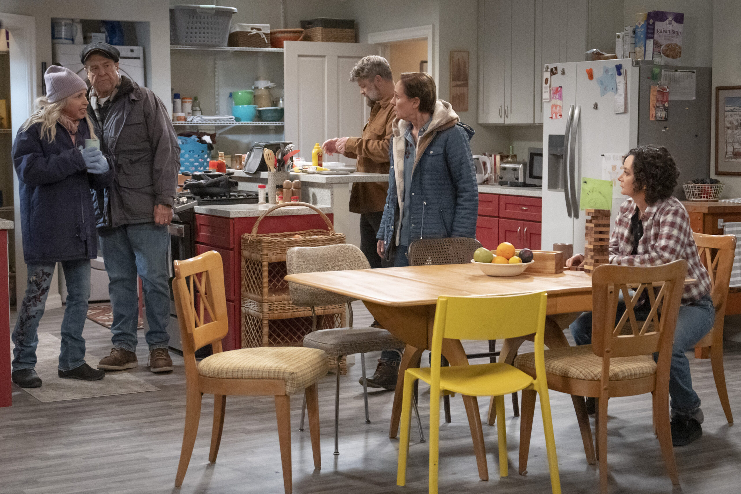 LECY GORANSON, JOHN GOODMAN, JAY R. FERGUSON, LAURIE METCALF, SARA GILBERT | Tell-Tale TV LECY GORANSON, JOHN GOODMAN, JAY R. FERGUSON, LAURIE METCALF, SARA GILBERT