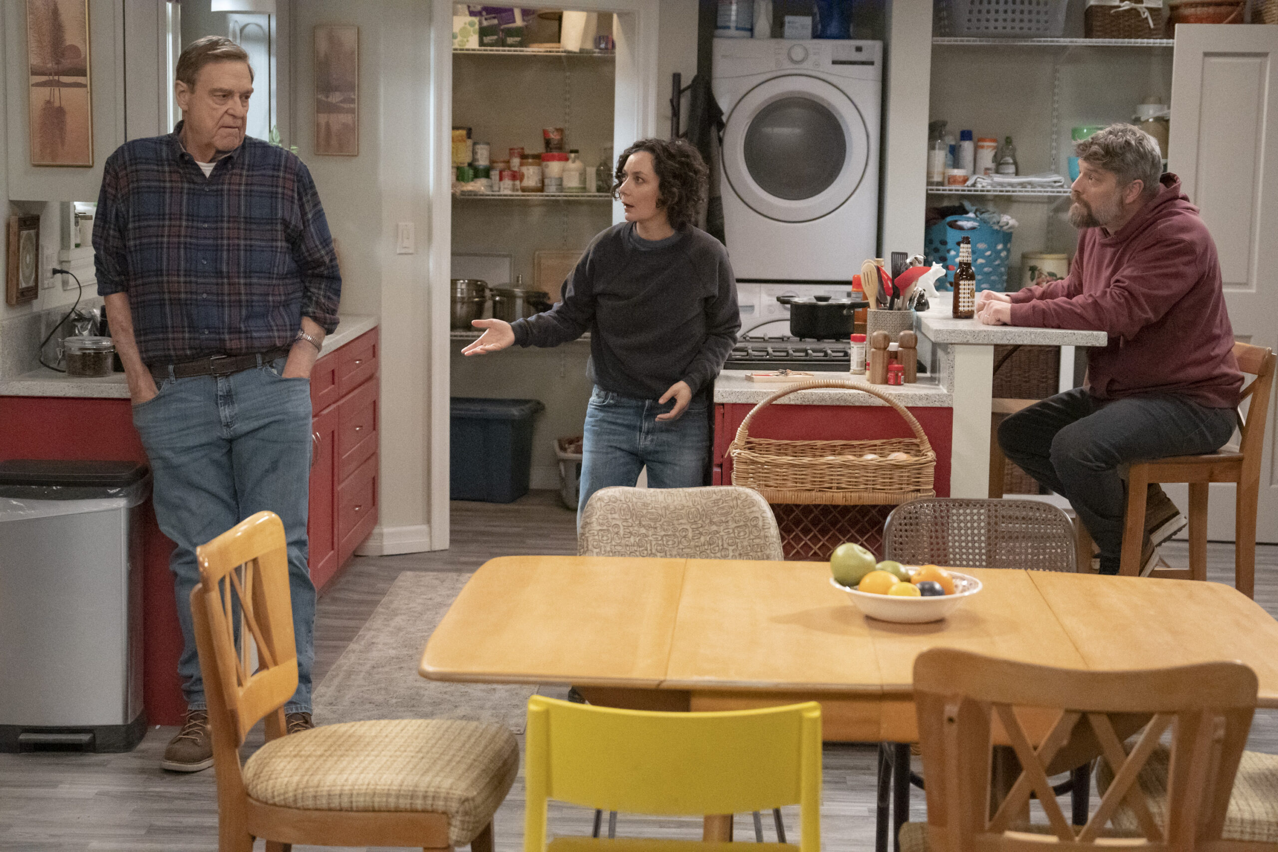 JOHN GOODMAN, SARA GILBERT, JAY R. FERGUSON | Tell-Tale TV JOHN GOODMAN, SARA GILBERT, JAY R. FERGUSON