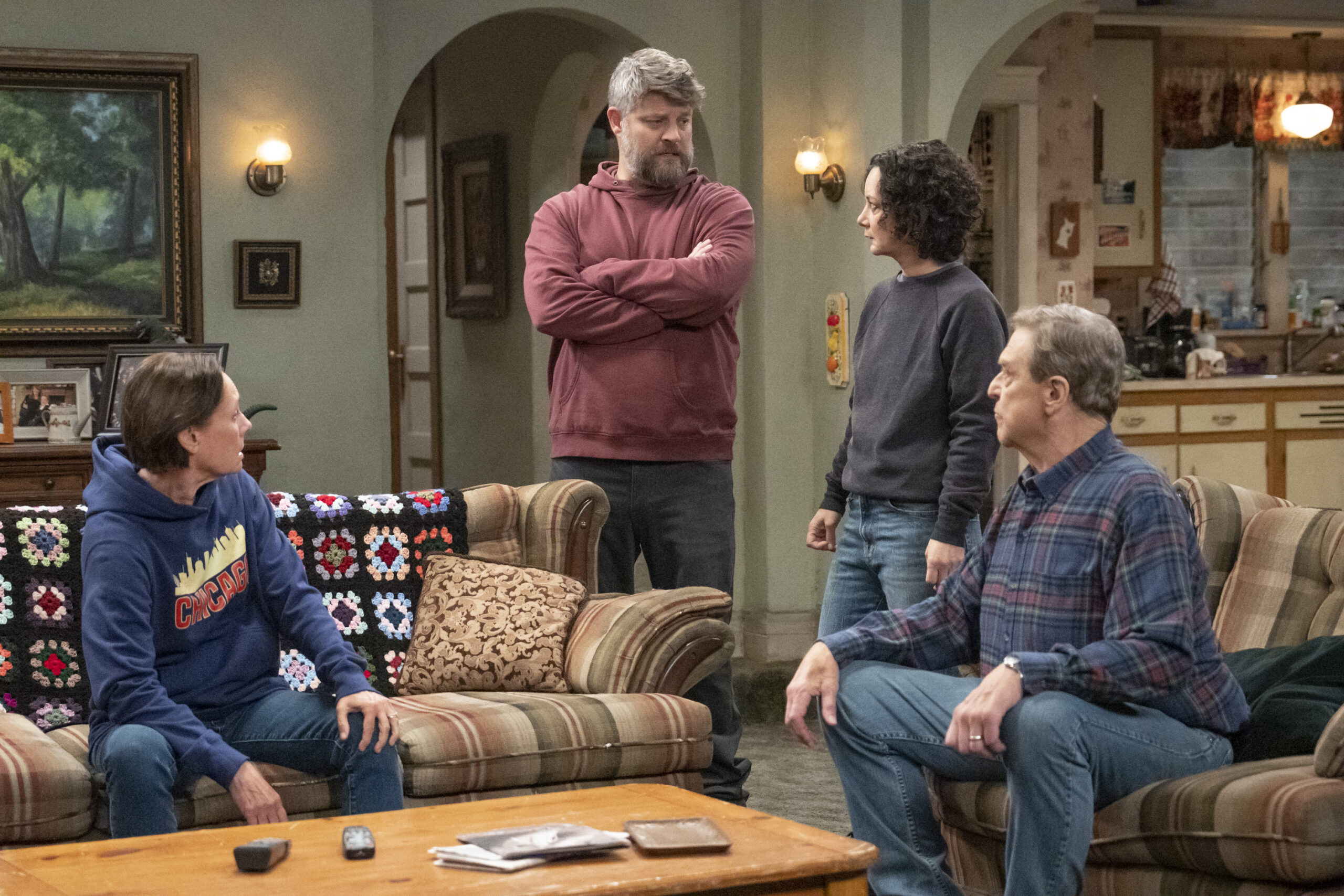 LAURIE METCALF, JAY R. FERGUSON, SARA GILBERT, JOHN GOODMAN | Tell-Tale TV LAURIE METCALF, JAY R. FERGUSON, SARA GILBERT, JOHN GOODMAN