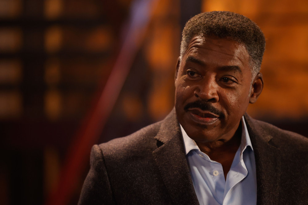 Quantum Leap Season 2 Episode 12 - Ernie Hudson | Tell-Tale TV Still from Quantum Leap Season 1 Episode 12 of Ernie Hudson as Magic.
