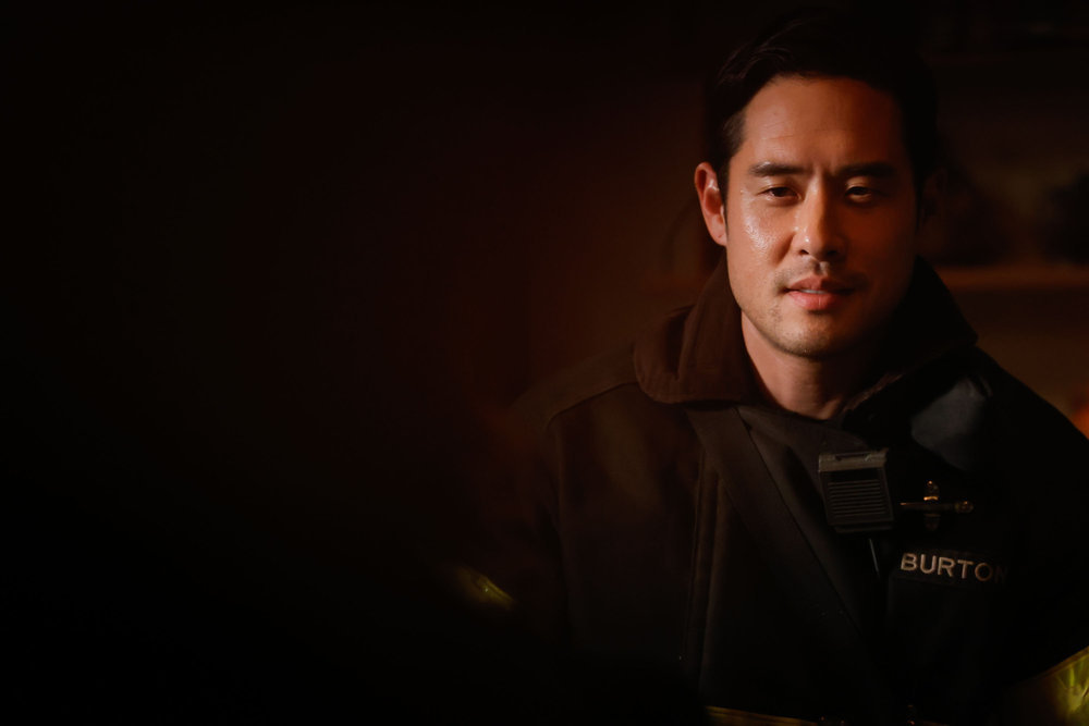 Quantum Leap Season 2 Episode 12 - Raymond Lee | Tell-Tale TV Still from Quantum Leap Season 2 Episode 12 of Raymond Lee as Dr. Ben Song.