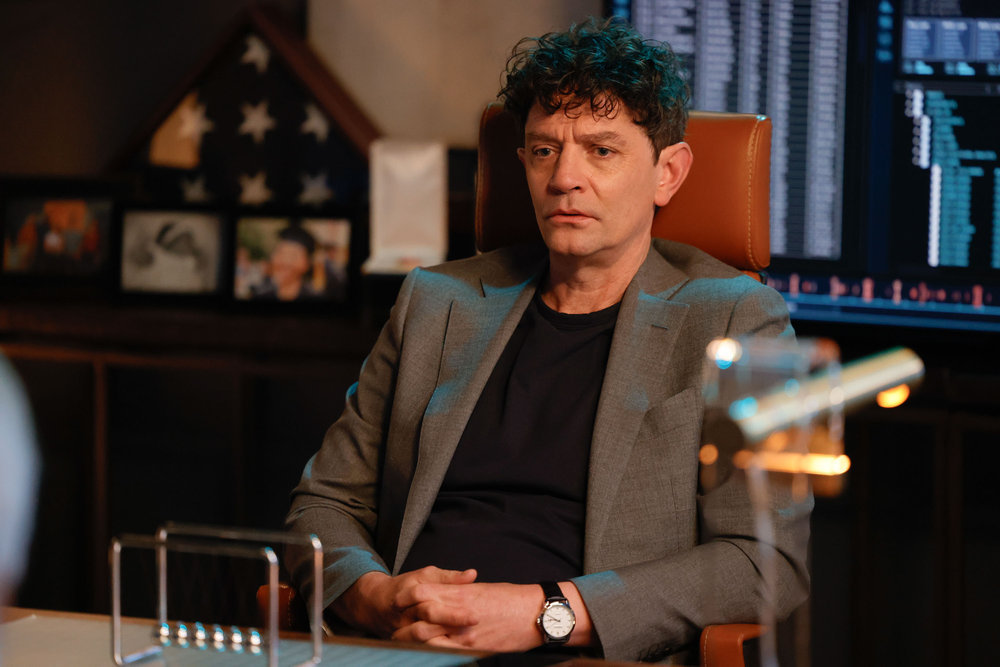 Still from Quantum Leap Season 2 Episode 11 of James Frain as Gideon.