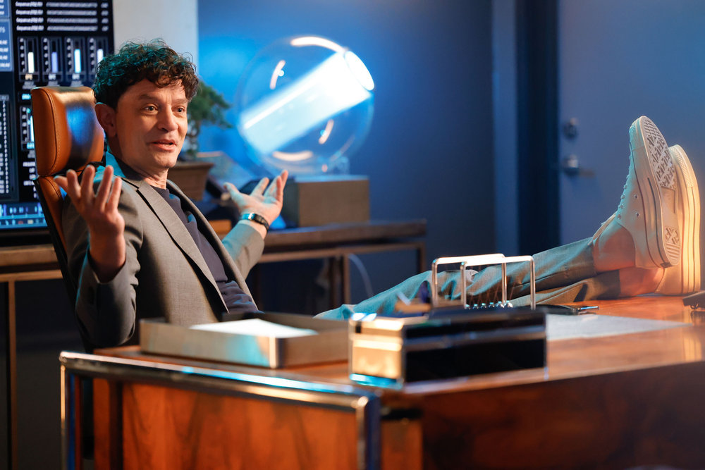 Still from Quantum Leap Season 2 Episode 11 of James Frain as Gideon.