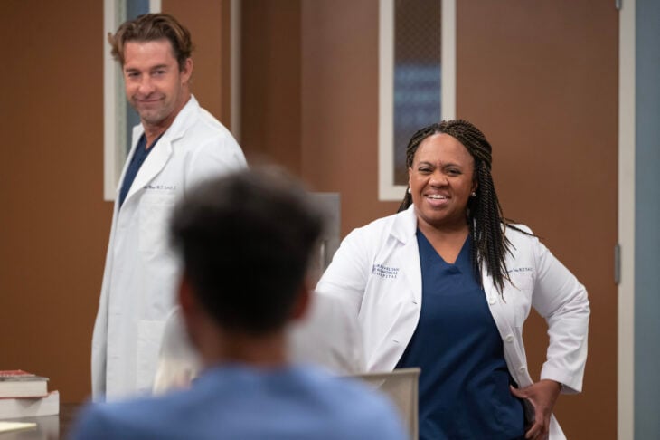 SCOTT SPEEDMAN, CHANDRA WILSON - GREY'S ANATOMY Season 20 Episode 1 -We've Only Just Begun