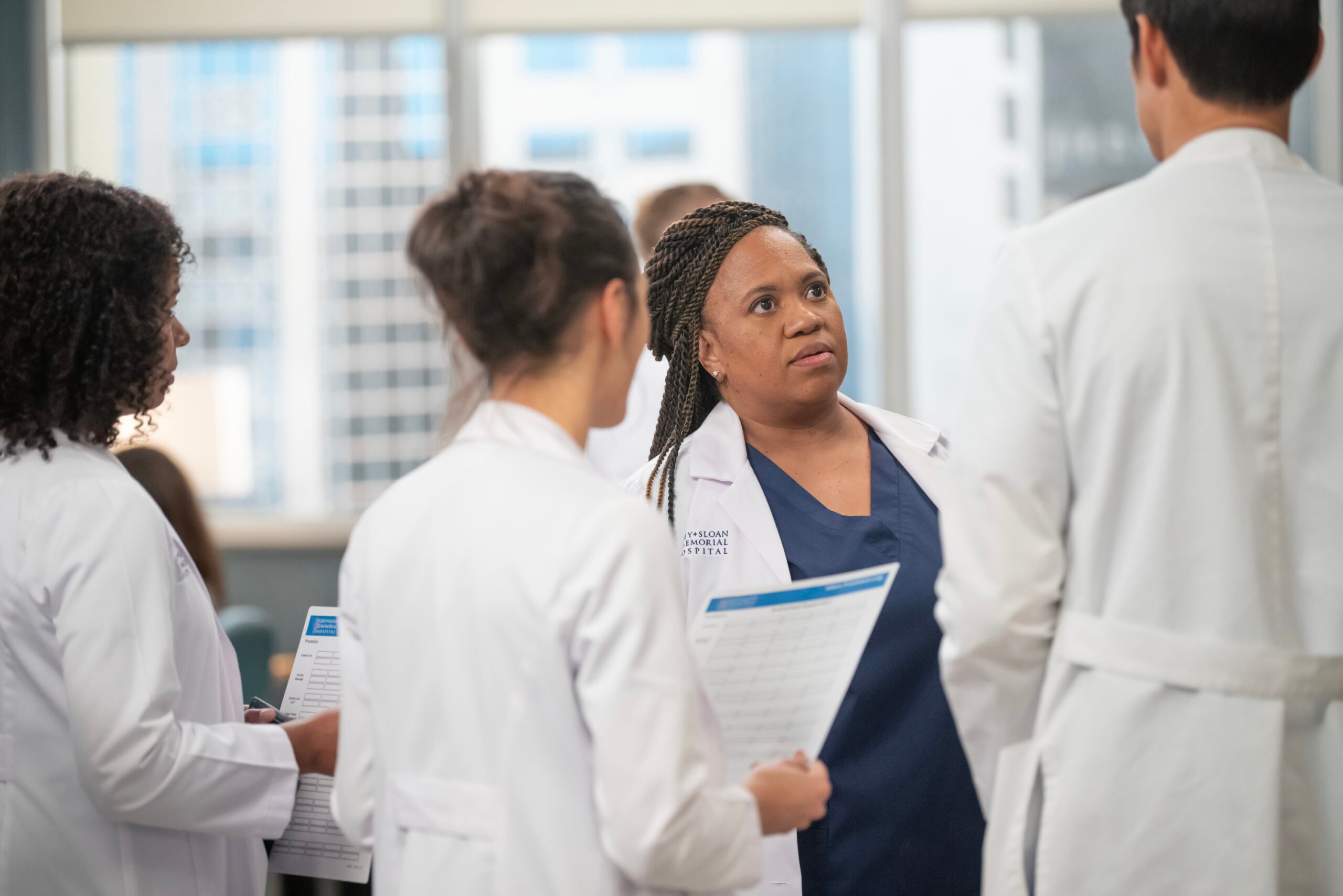 Bailey talking to Kwan on Grey's Anatomy Season 20 Episode 2, "Keep the Family Close"