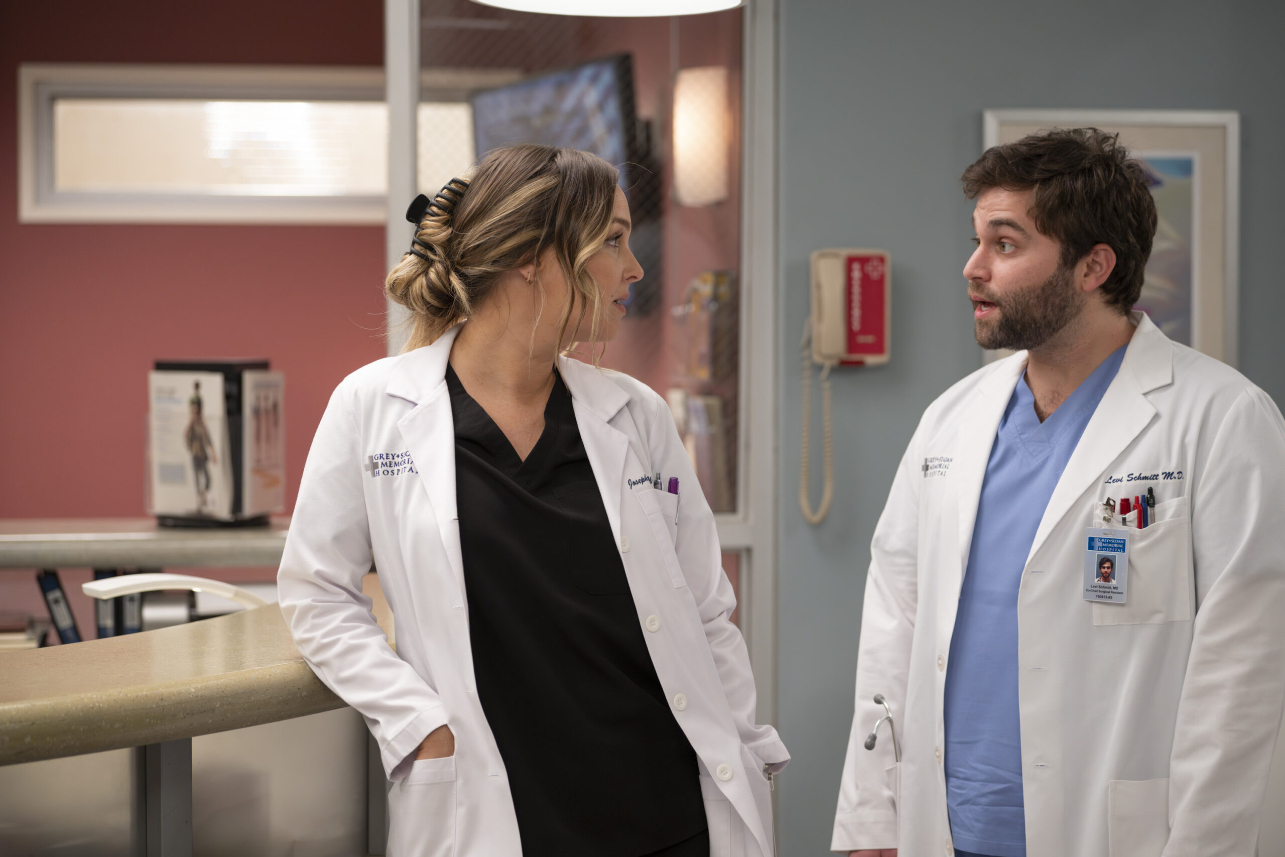 Levi and Jo on Grey's Anatomy Season 20 Episode 3, "Walk the Ocean" - CAMILLA LUDDINGTON, JAKE BORELLI