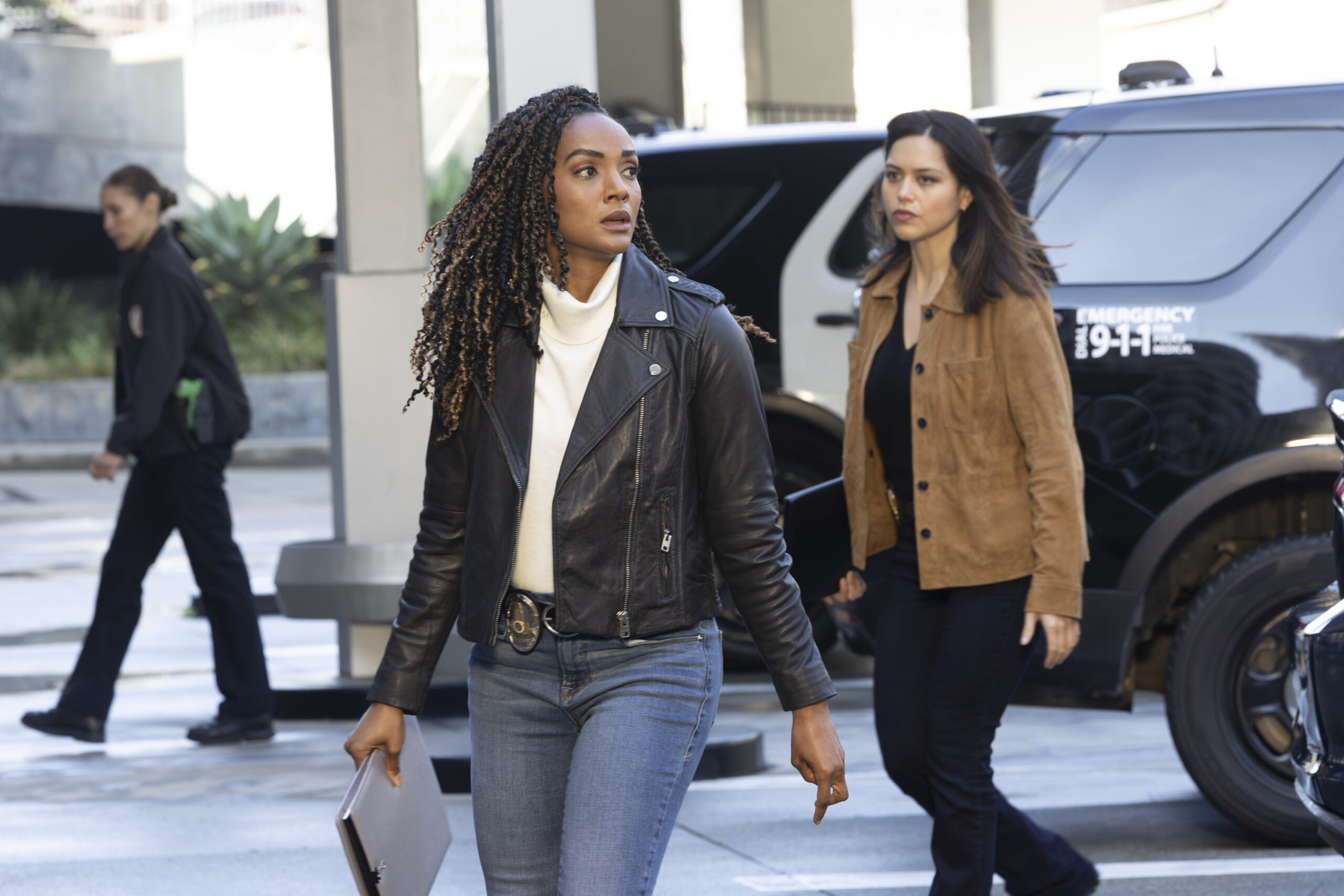 The Rookie Season 6 Episode 5, "The Vow" -- MEKIA COX, ALYSSA DIAZ | Tell-Tale TV The Rookie Season 6 Episode 5, "The Vow" -- MEKIA COX, ALYSSA DIAZ