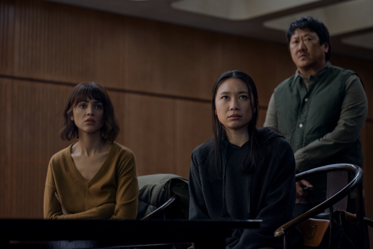 3 Body Problem Season 1 Episode 4 | Tell-Tale TV 3 Body Problem Season 1 Episode 4 Eiza González as Auggie Salazar, Jess Hong as Jin Cheng, Benedict Wong as Da Shi