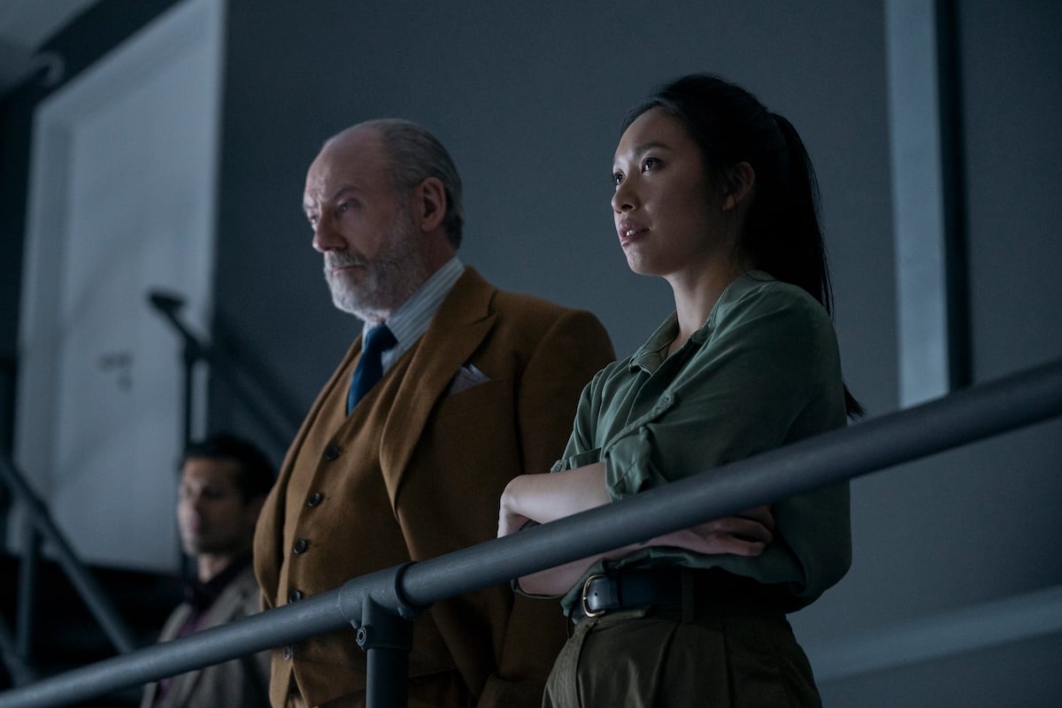 3 Body Problem Season 1 Episode 8 Liam Cunningham as Wade, Jess Hong as Jin Cheng standing in front of a railing