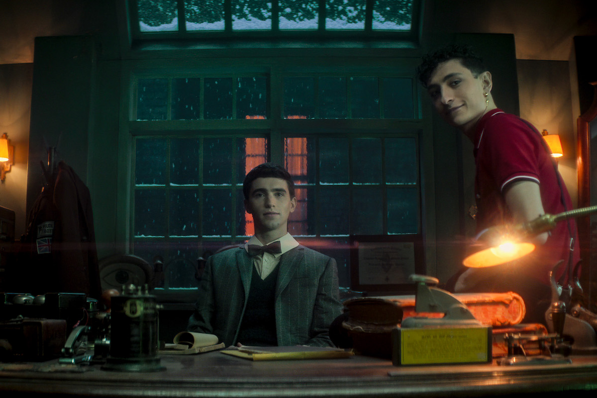 DEAD BOY DETECTIVES Season 1 Episode 1 | Tell-Tale TV DEAD BOY DETECTIVES Season 1 Episode 1. George Rexstrew as Edwin Payne and Jayden Revri as Charles Rowland sitting at a desk