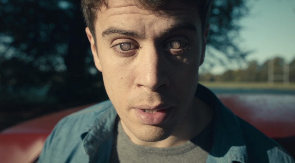 MV5BMmY5NzEwM2QtZTI4ZS00N2UzLThjZTEtMDcyMjJlOWExNTc4XkEyXkFqcGdeQXVyNTMxMjgxMzA@._V1_ | Tell-Tale TV A man with glassy eyes.