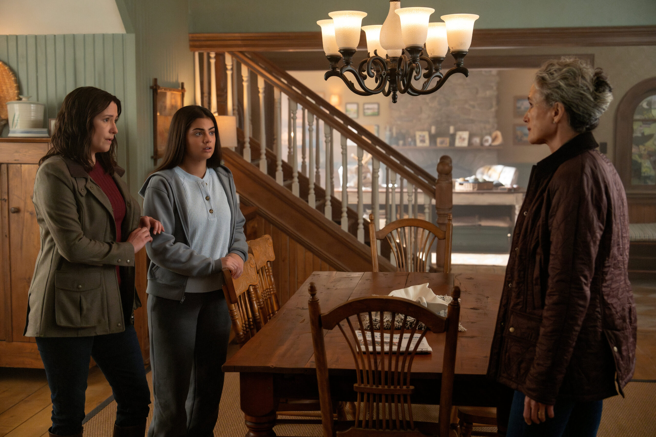 The Way Home Season 2 Episode 7 - Somewhere Only We Know - Sadie Laflamme-Snow, Chyler Leigh 