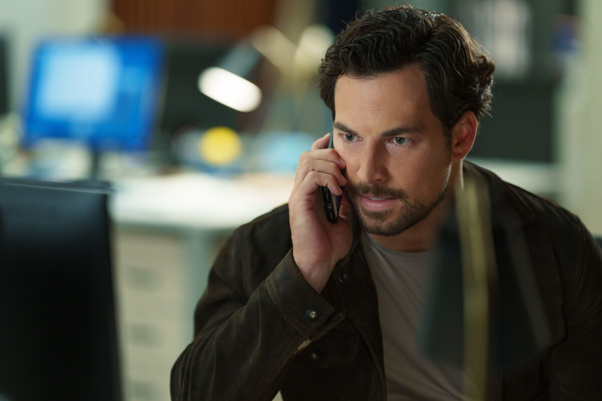 Wild Cards Season 1 Episode 10 Romancing the Egg | Tell-Tale TV Wild Cards Season 1 Episode 10 Romancing the Egg, Giacomo Gianniotti as Det. Cole Ellis