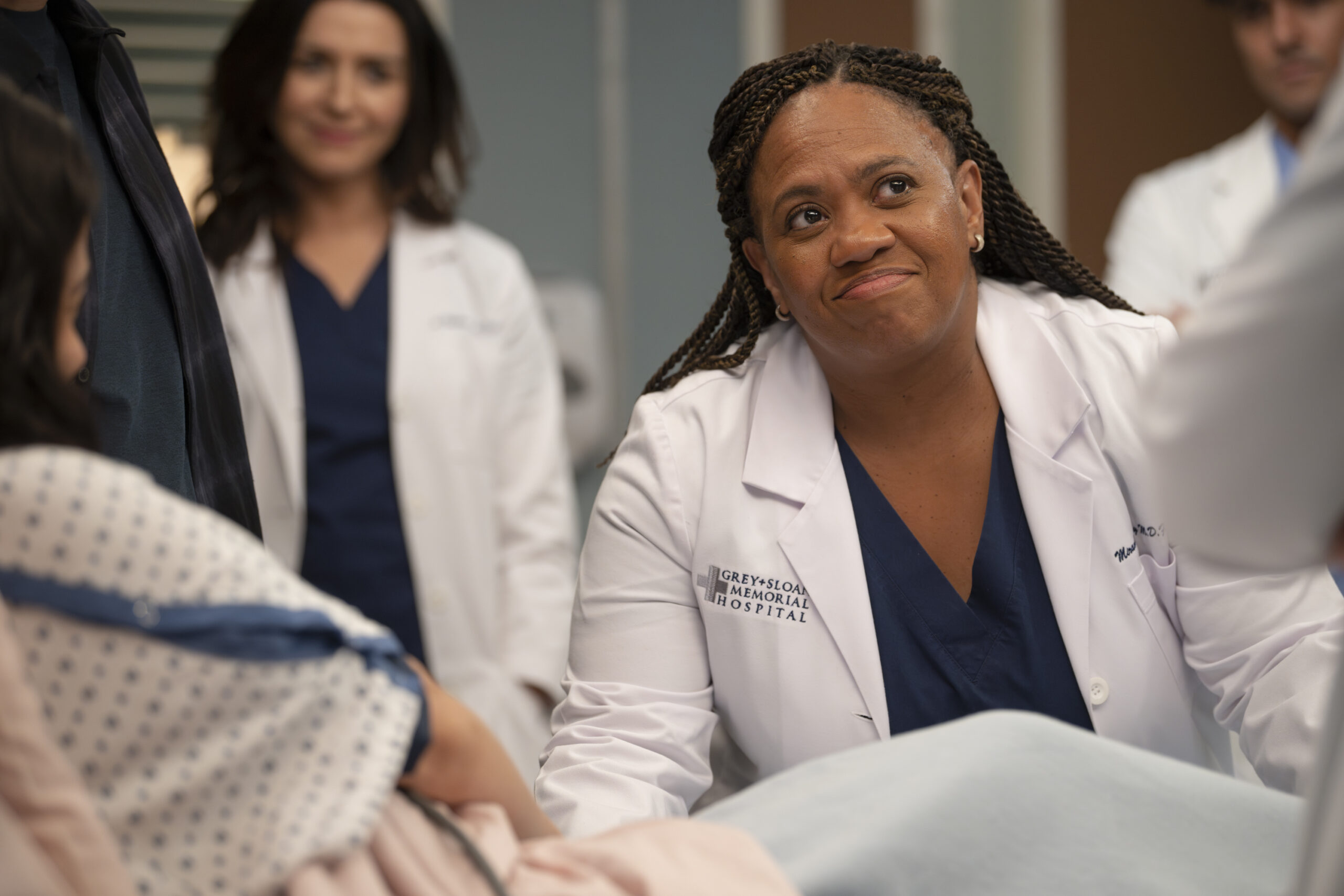 CATERINA SCORSONE, CHANDRA WILSON - Grey's Anatomy Season 20 Episode 4