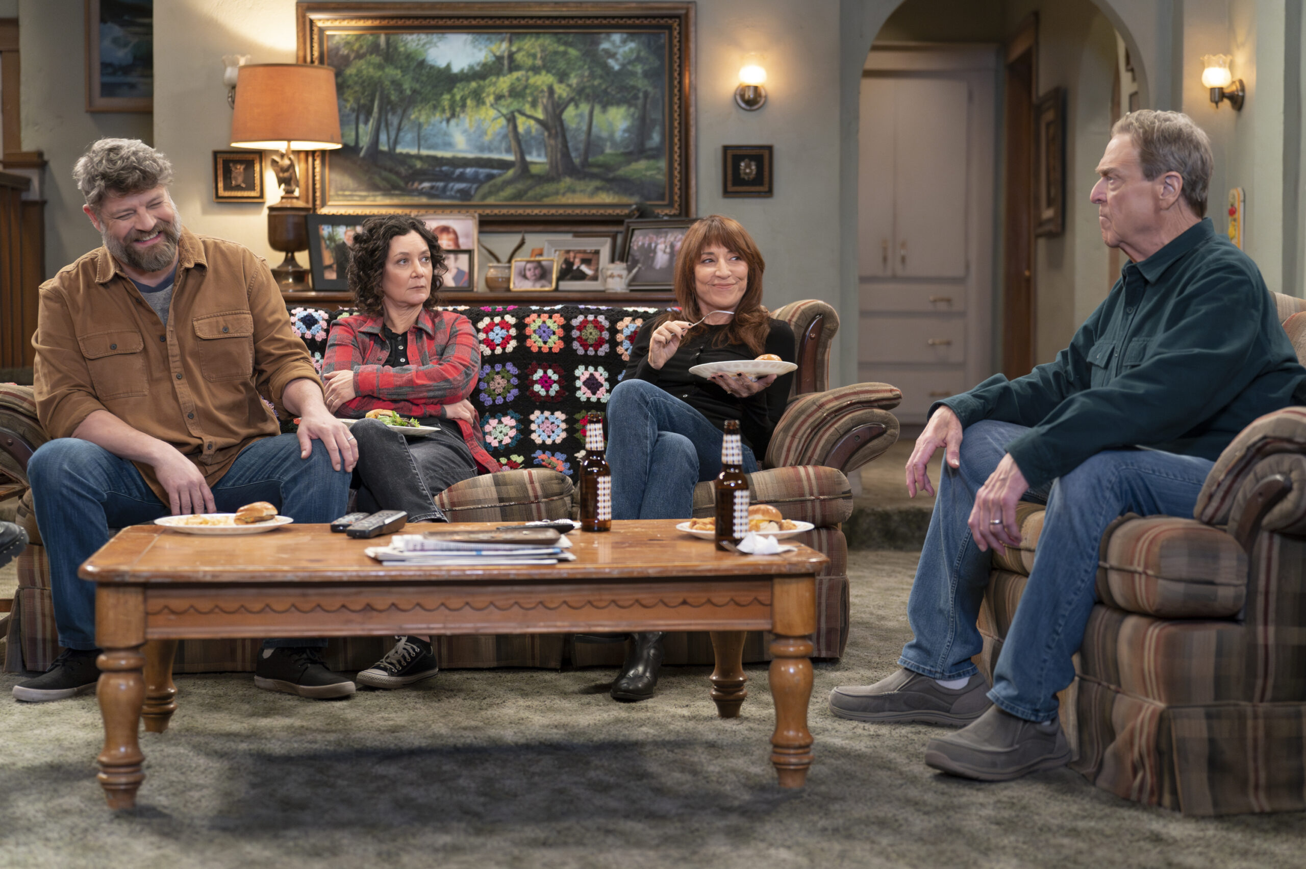 JAY R. FERGUSON, SARA GILBERT, KATEY SAGAL, JOHN GOODMAN | Tell-Tale TV The Conners Season 6 Episode 9 - JAY R. FERGUSON, SARA GILBERT, KATEY SAGAL, JOHN GOODMAN sit in the Conner family room chatting.