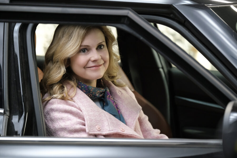 “Holes Are Bad” – GHOSTS. Pictured (L-R): Rose McIver as Samantha