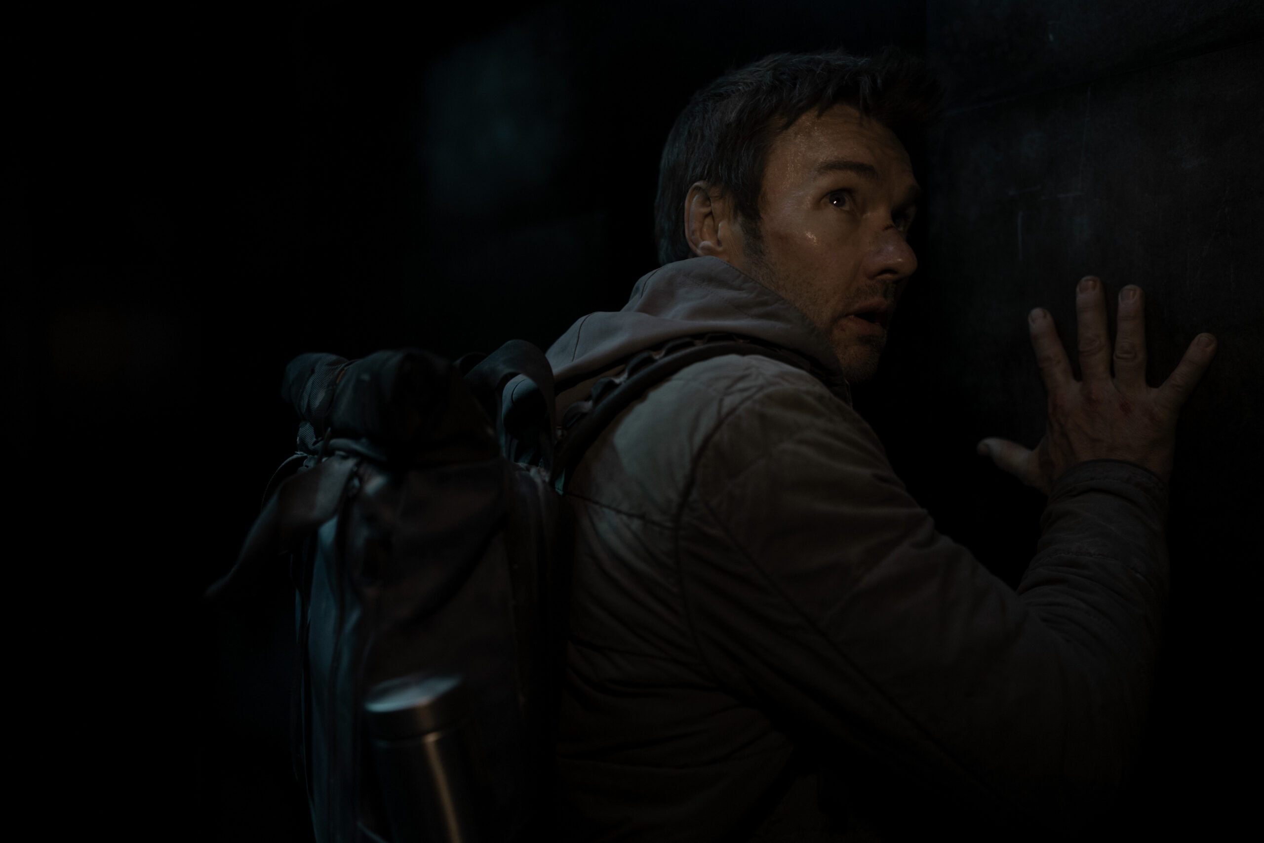 Dark Matter Season 1 Episode 4: Joel Edgerton | Tell-Tale TV Still from Dark Matter Season 1 Episode 4 of Joel Edgerton wearing a grey jacket and backpack.