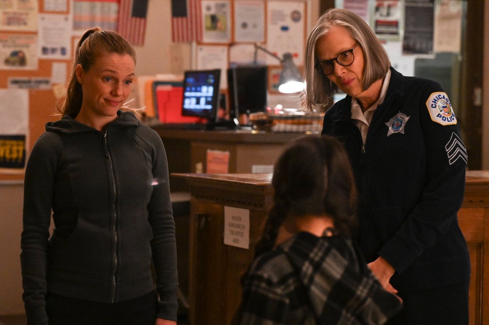 Chicago P.D. Season 11 Episode 10 - Tracy Spiridakos as Hailey Upton and Amy Morton as Trudy Platt talk with a young Jazmene Valenzuela as Hope.