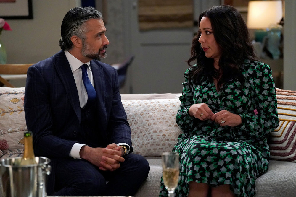 Lopez vs Lopez Season 2 Episode 9 - Jaime Camil as Josué, Selenis Leyva as Rosie