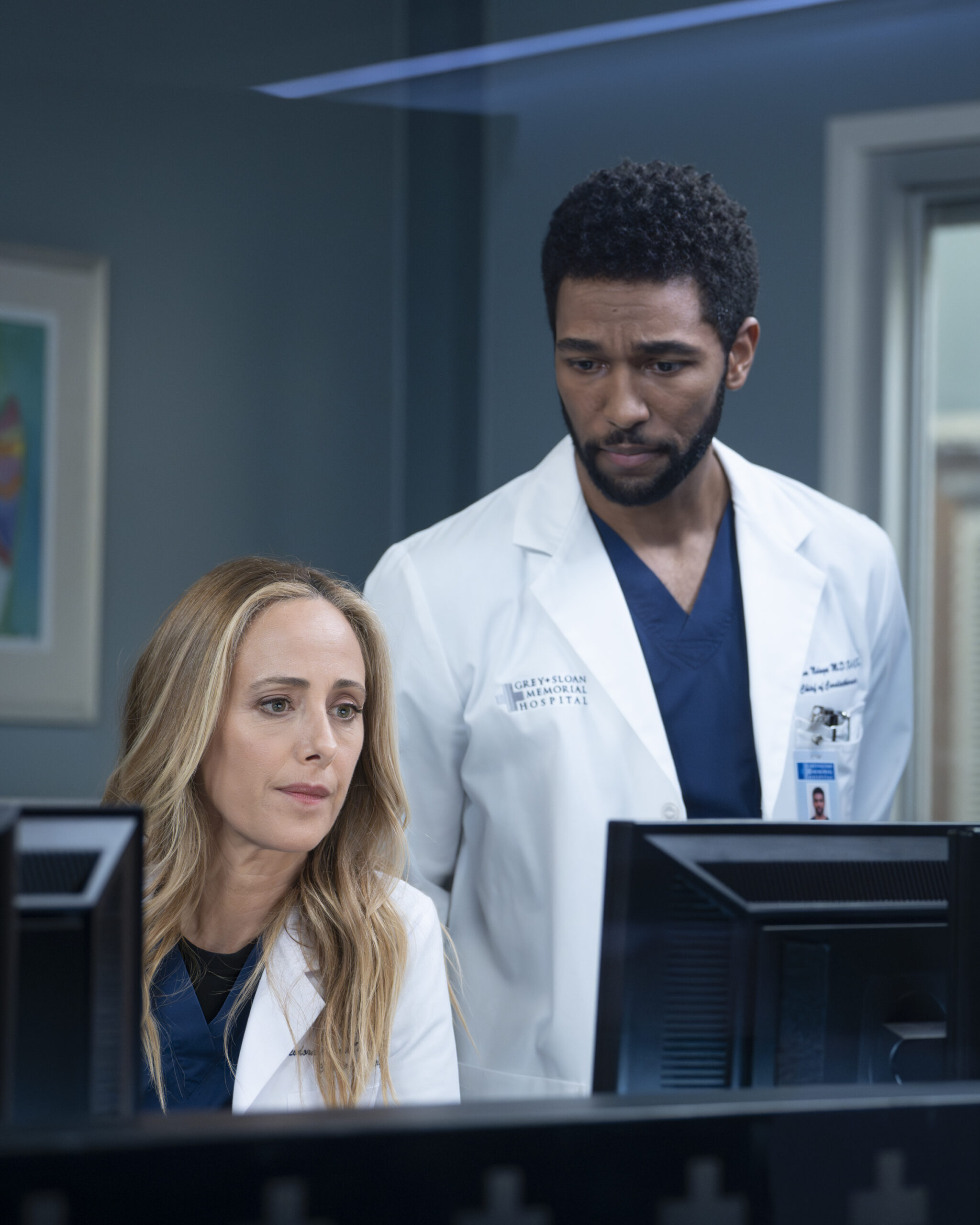 Grey's Anatomy Season 20 Episode 6 - The Marathon Continues -KIM RAVER, ANTHONY HILL