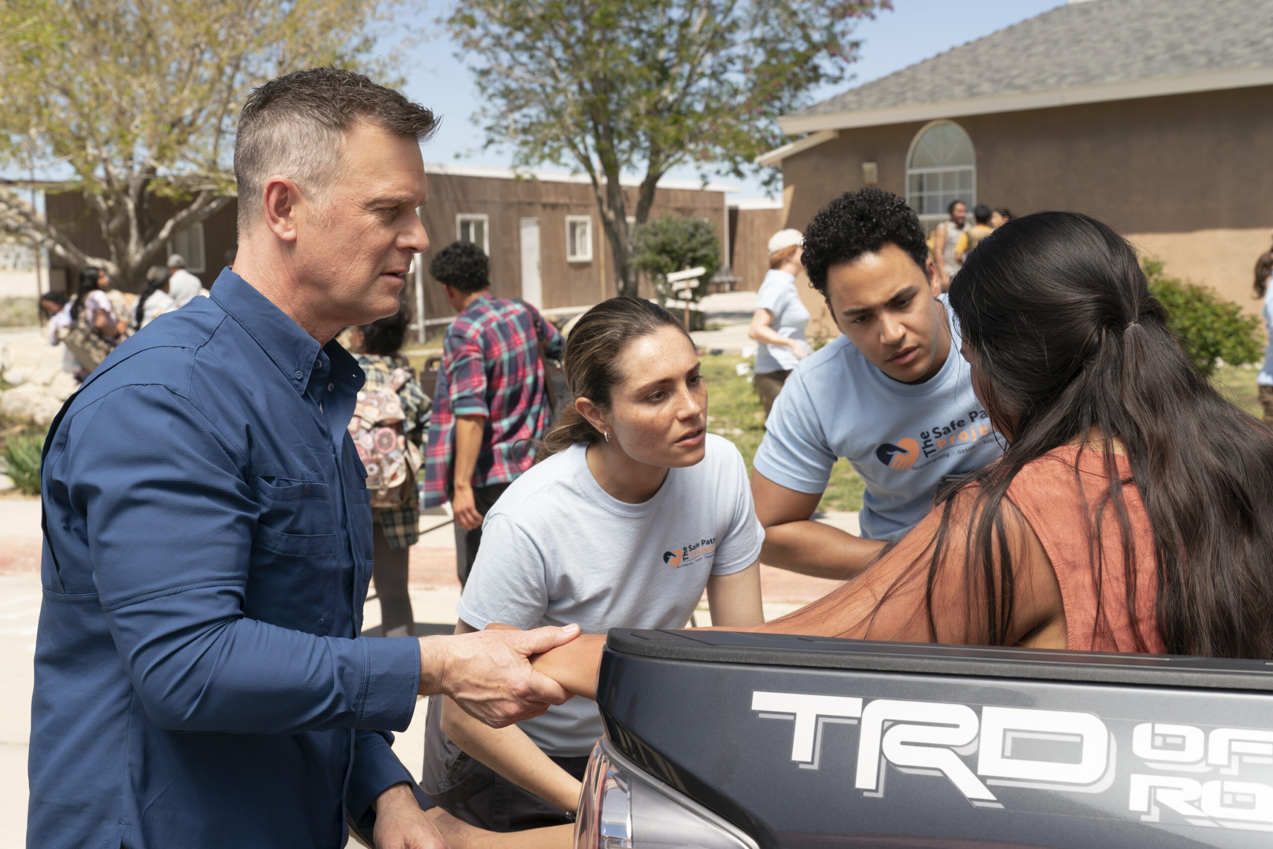 PETER KRAUSE, JULIANA AIDÉN MARTINEZ, KEITH WALKER | Tell-Tale TV 9-1-1 Season 7 Episode 8, "Step Nine" -- PETER KRAUSE, JULIANA AIDÉN MARTINEZ, KEITH WALKER