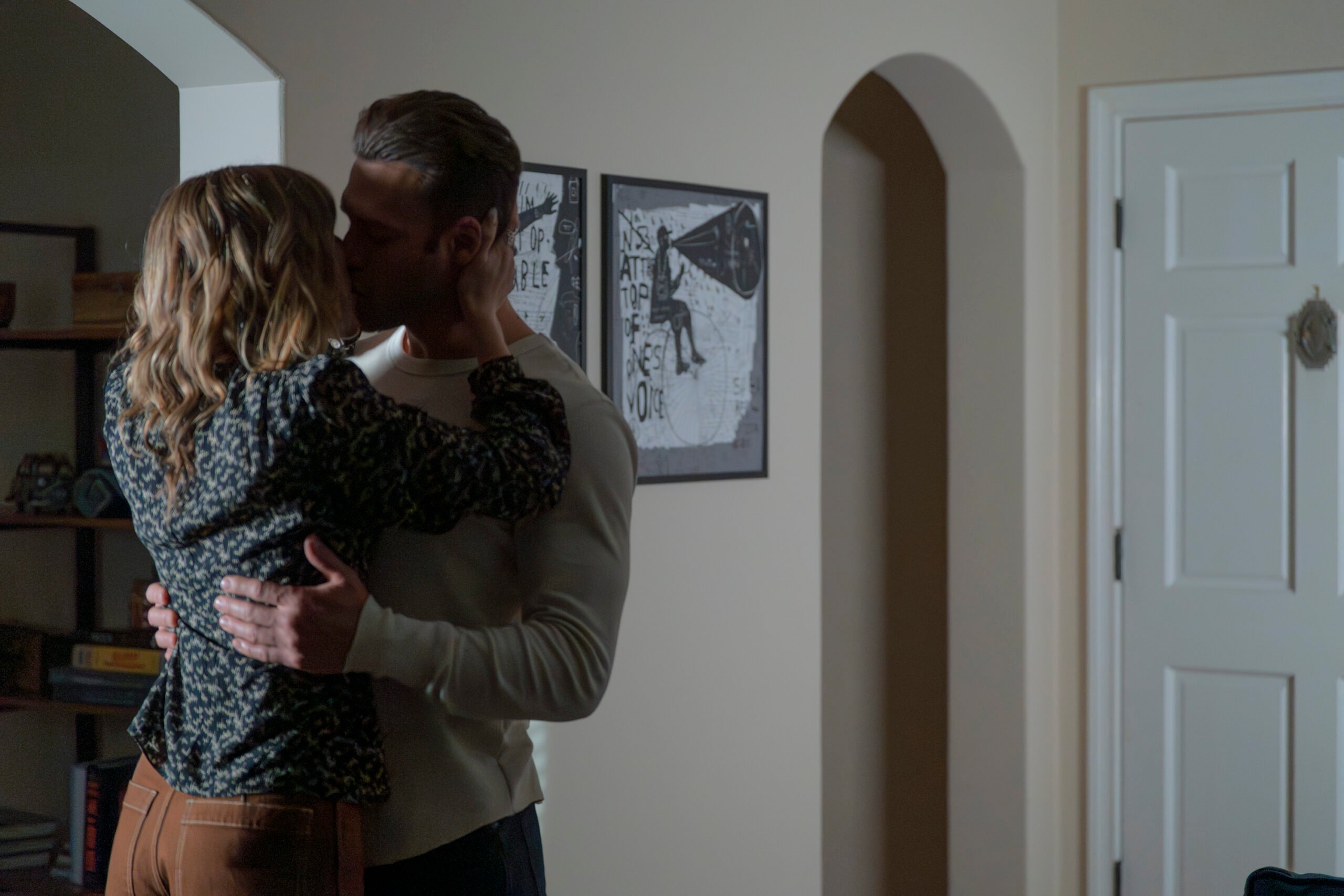 DEVIN KELLEY, RYAN GUZMAN | Tell-Tale TV 9-1-1 Season 7 Episode 9 - DEVIN KELLEY and RYAN GUZMAN kiss in Eddie's front room.