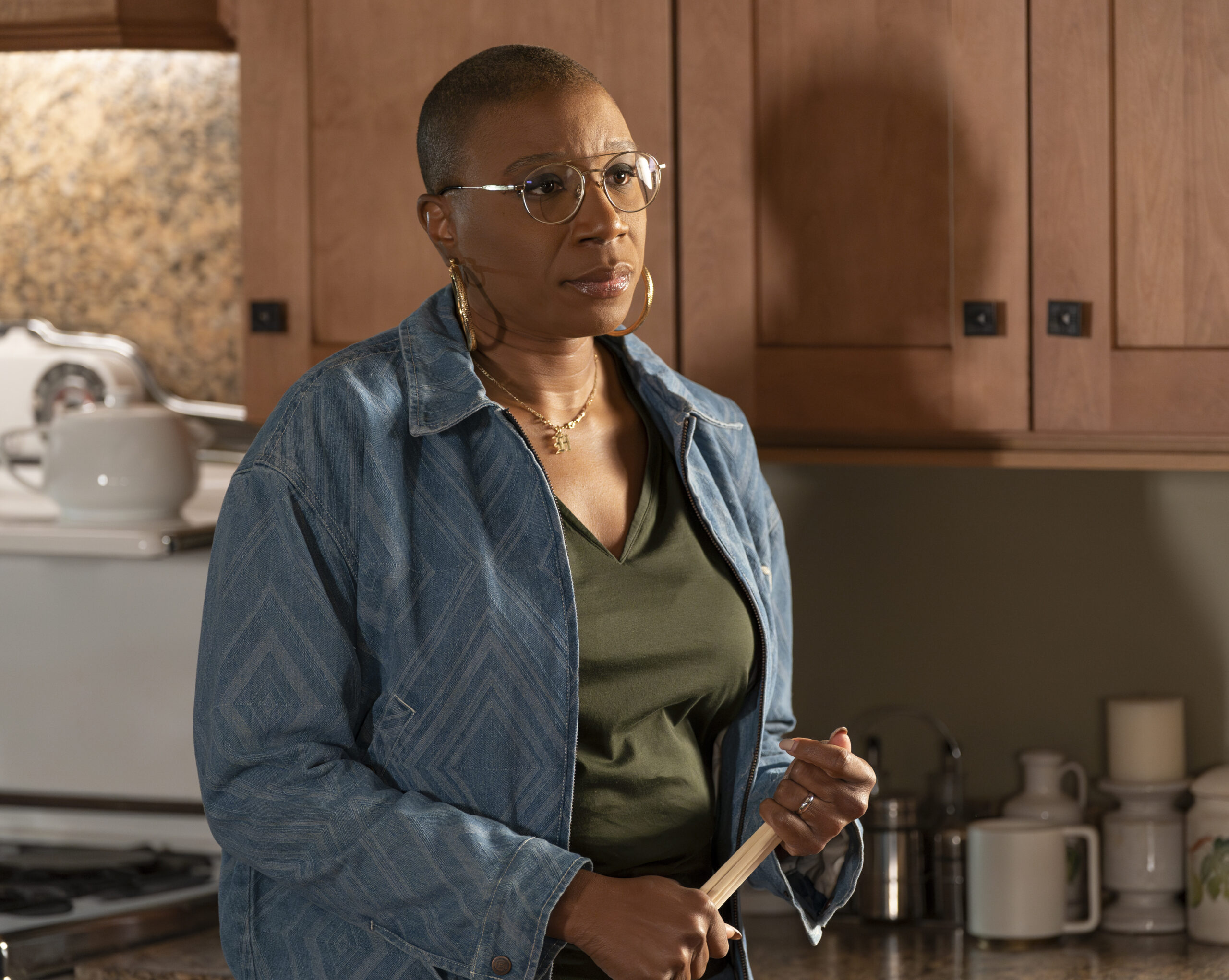 9-1-1 Season 7 Episode 10, "All Fall Down" -- AISHA HINDS | Tell-Tale TV 9-1-1 Season 7 Episode 10, "All Fall Down" -- AISHA HINDS