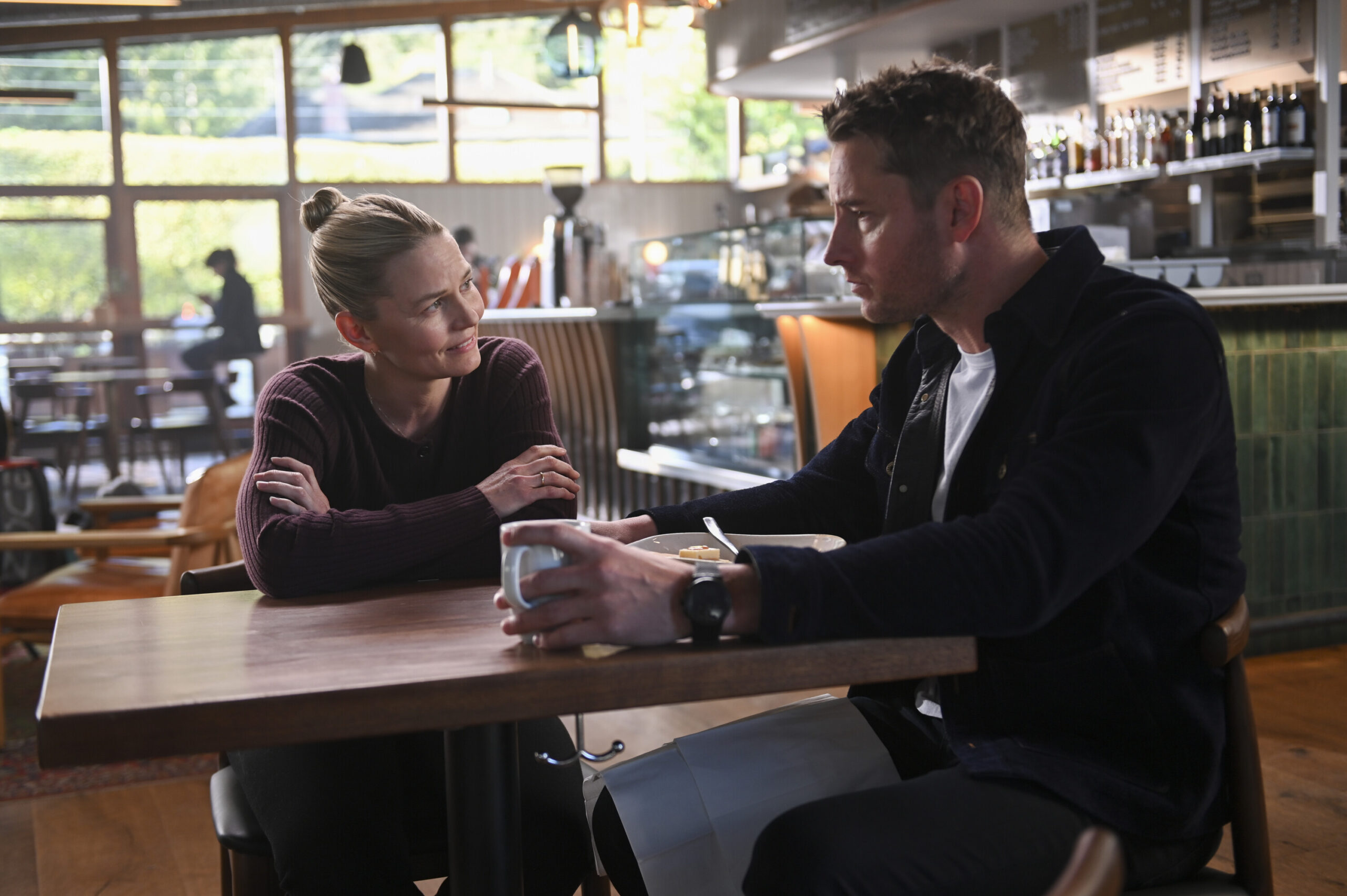 Tracker Season 1 Episode 13 - The Storm - Jennifer Morrison as Lizzy and Justin Hartley as Colter Shaw