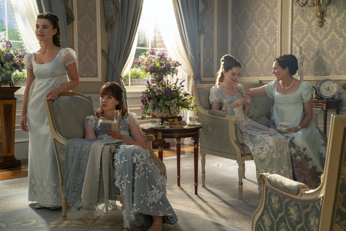 BRIDGERTON Season 3 Episode 3 Florence Hunt as Hyacinth Bridgerton, Claudia Jessie as Eloise Bridgerton, Hannah Dodd as Francesca Bridgerton, Ruth Gemmell as Lady Violet Bridgerton