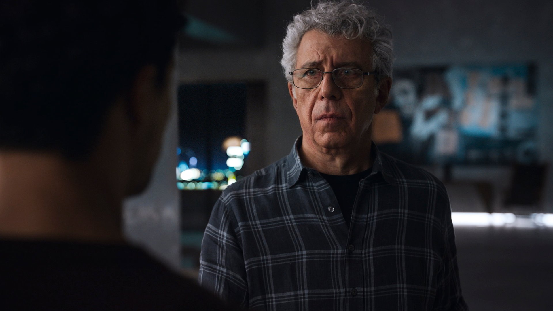 Jacob Anderson as Louis De Point Du Lac and Eric Bogosian as Daniel Molloy - Interview with the Vampire Season 2, Episode 8 | Tell-Tale TV Jacob Anderson as Louis De Point Du Lac and Eric Bogosian as Daniel Molloy - Interview with the Vampire Season 2, Episode 8
