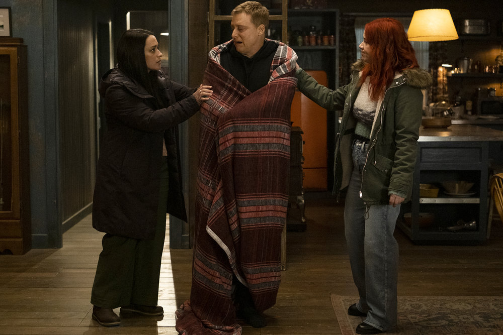 Resident Alien Season 3 Episode 6, "By Bye Birdie" -- Sara Tomko as Asta Twelvetrees, Alan Tudyk as Harry Vanderspeigle, Alice Wetterlund as D'Arcy Bloom | Tell-Tale TV Resident Alien Season 3 Episode 6, "By Bye Birdie" -- Sara Tomko as Asta Twelvetrees, Alan Tudyk as Harry Vanderspeigle, Alice Wetterlund as D'Arcy Bloom