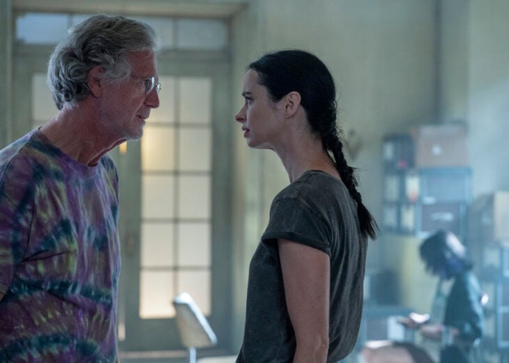Still from Orphan Black: Echoes Season 1 Episode 2 of Krysten Ritter as Lucy, Amanda Fix as Jules, and Jonathan Whittaker as Craig pictured from left to right.